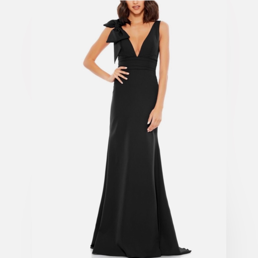 Mac Duggal Sleeveless V Neck Bow Detail Mermaid Gown